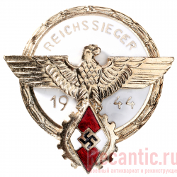 Знак "Reichssieger" 1944 год (под золото) 