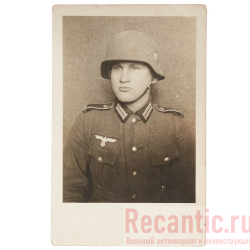 Фото солдата Wehrmacht (форма, каска) 1943 год